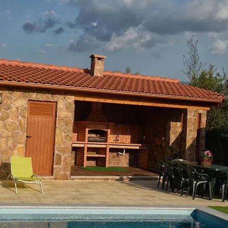 Large Modern In With Private Pool *