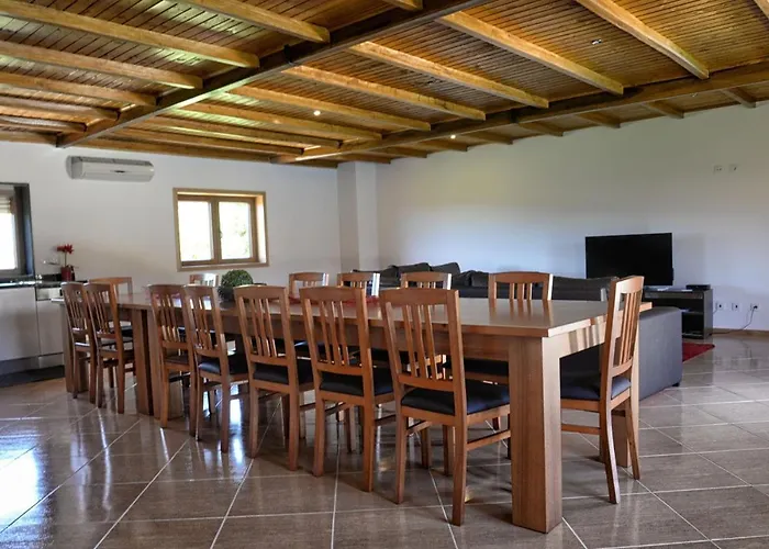 Large Modern In With Private Pool