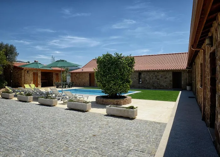 Large Modern In With Private Pool