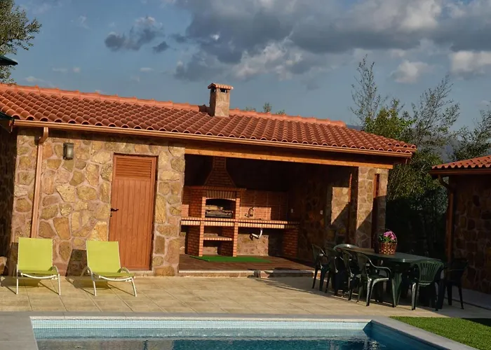 Large Modern In With Private Pool *