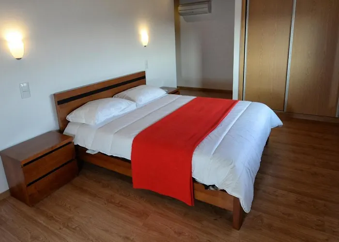 Large Modern In With Private Pool *